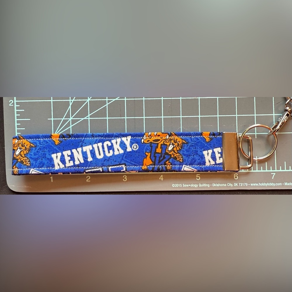 Kentucky Wildcats Blue Wristlet and Keychain Set - Picture 3 of 4
